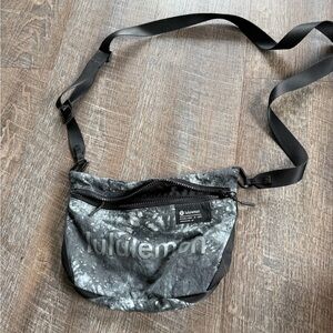lululemon athletica Marble Black Belt Bag